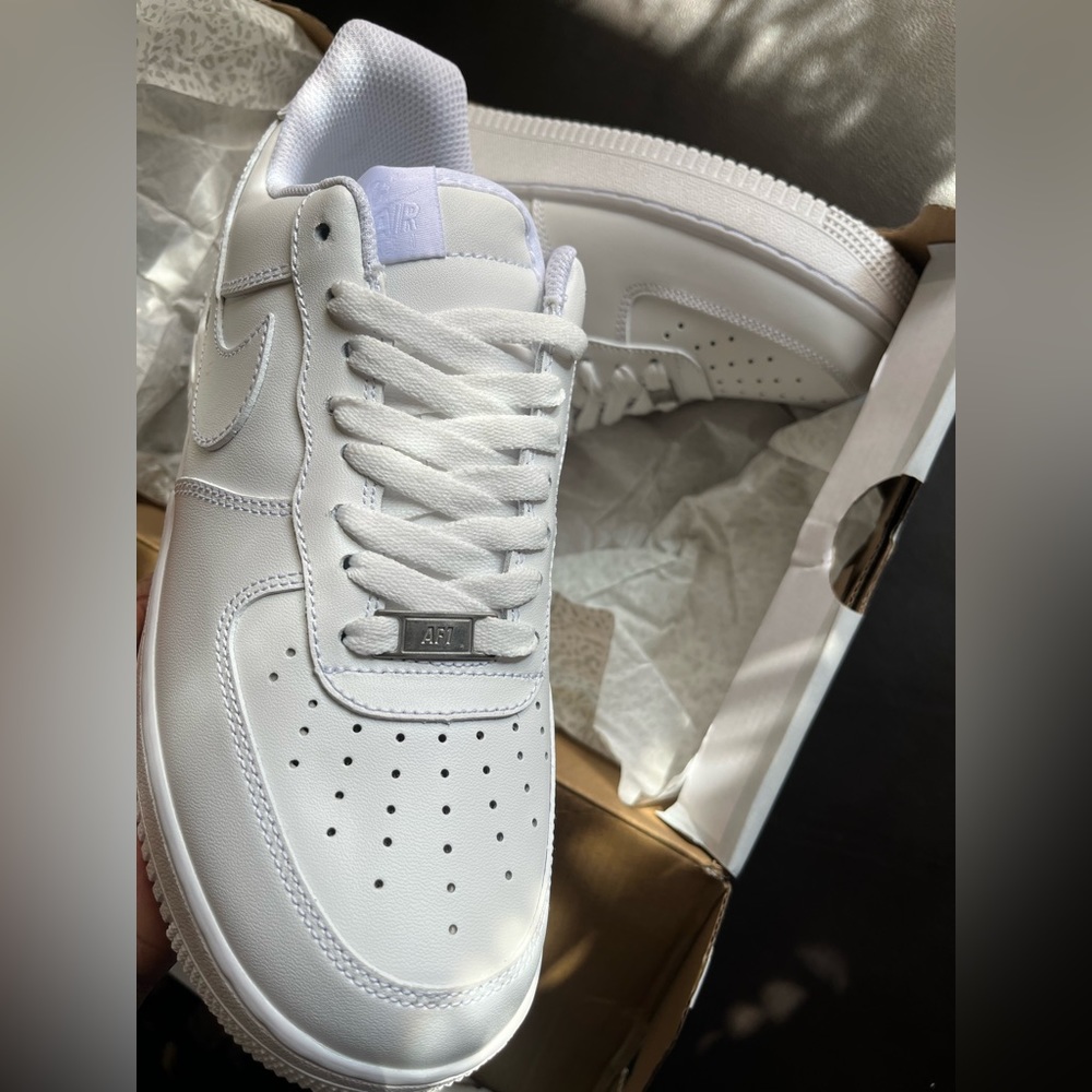 Air Force One (White) - Picture 3 of 3